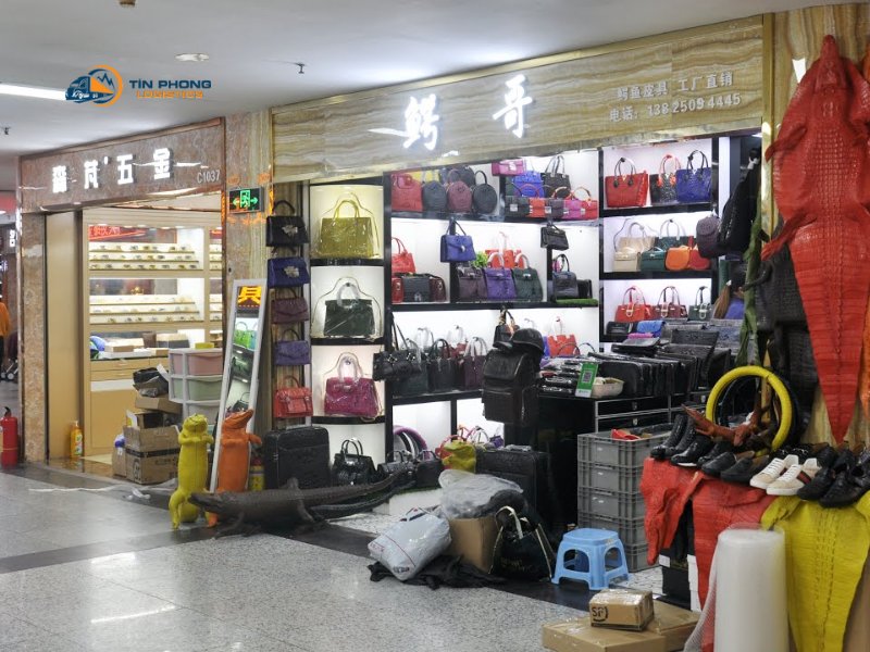 Cửa hàng túi xách da tại Quảng Châu
